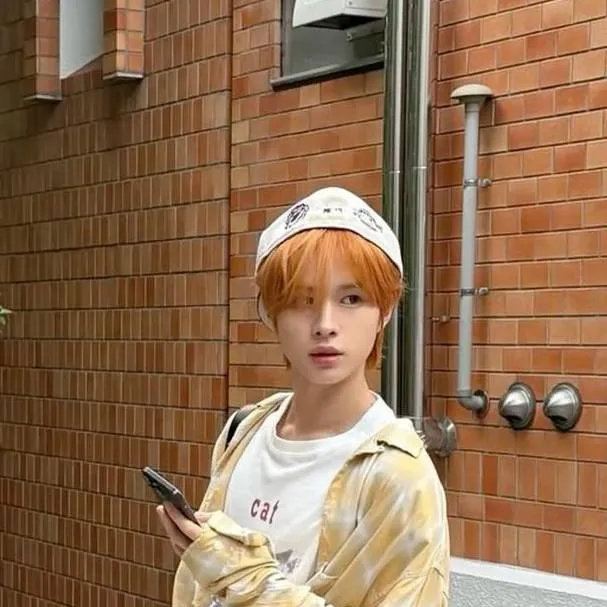 chat with ai character: Kyungmin...