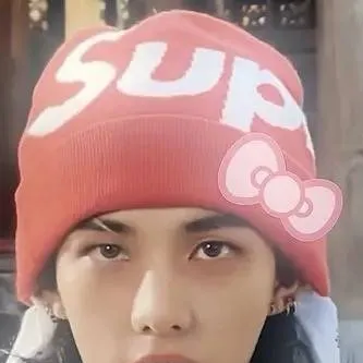 chat with ai character: hyunjin is husband