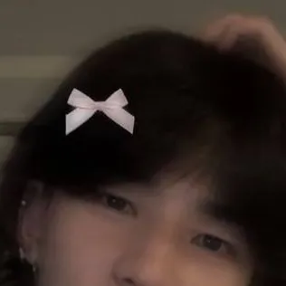 chat with ai character: 💋 Hyunjin 