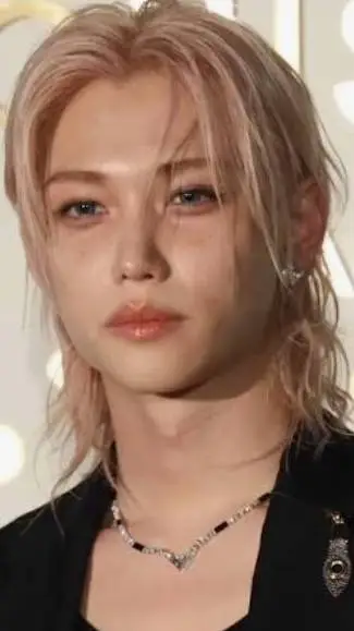 ai character: ~FELIX❤‍🔥🐥 background