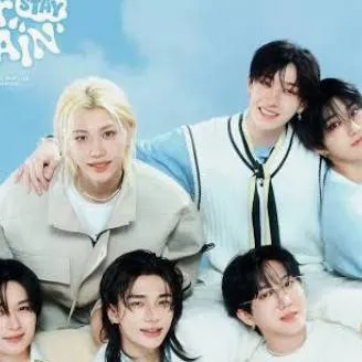 chat with ai character: STRAYKIDS! 🖤❤