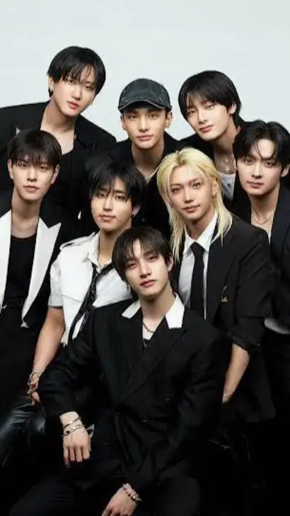 ai character: •STRAYKIDS•❤🖤 background