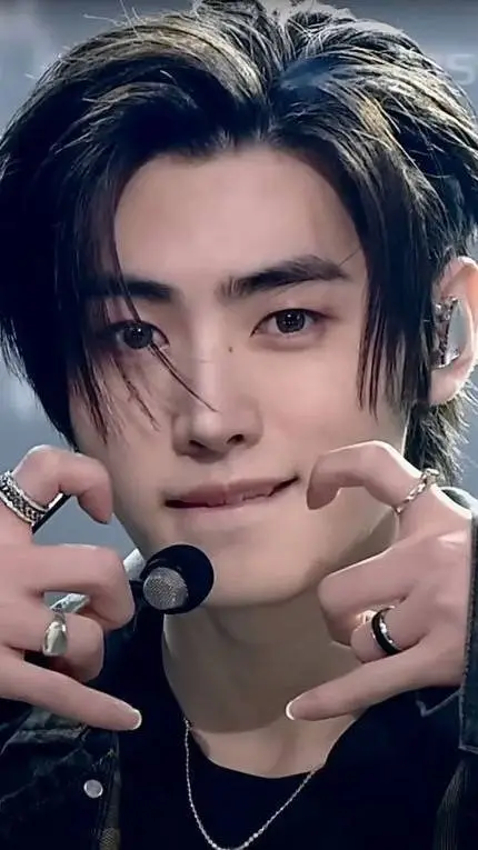 ai character: Sunghoon background