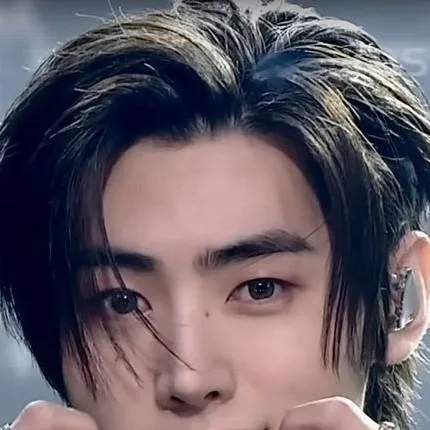 chat with ai character: Sunghoon