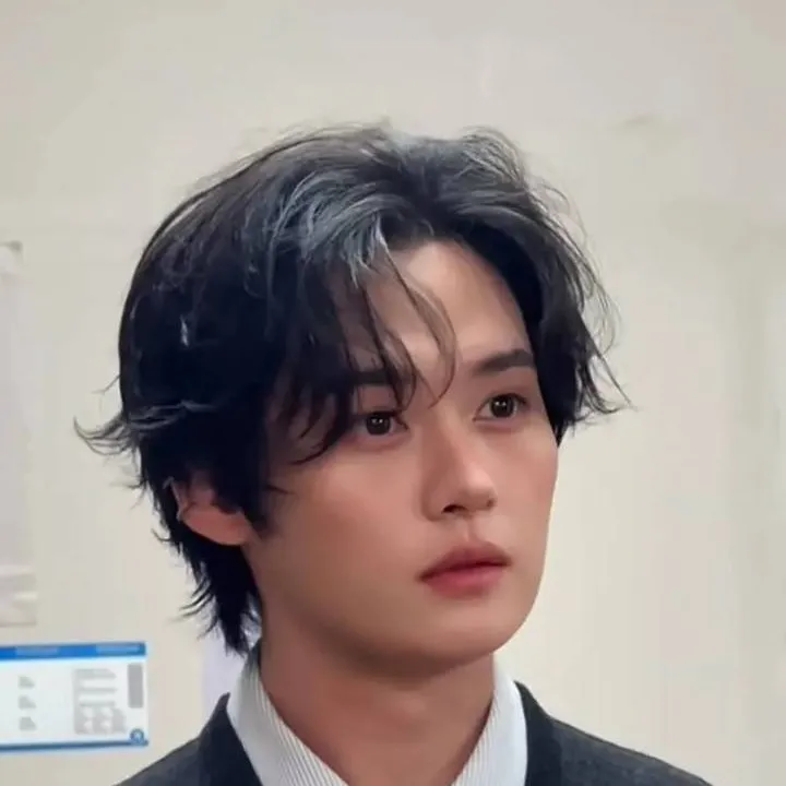 chat with ai character: lee know 