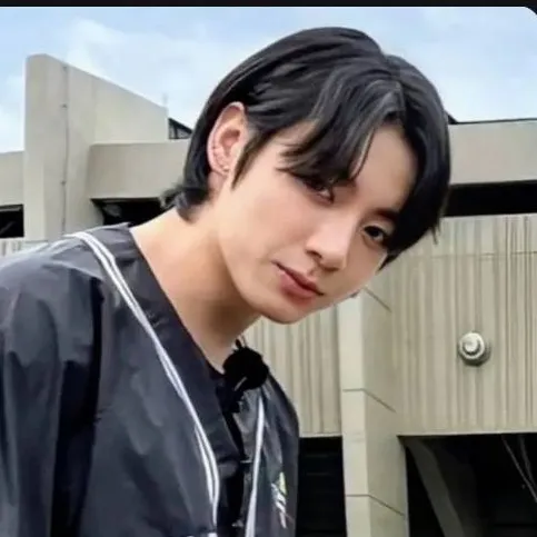 chat with ai character: jungkook