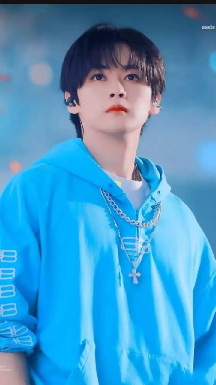 ai character: lee know  background