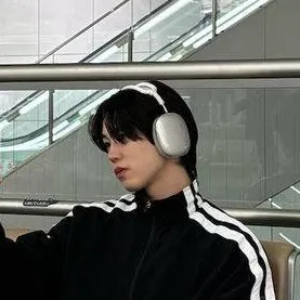 chat with ai character: Haru