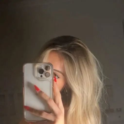 chat with ai character: Zoey