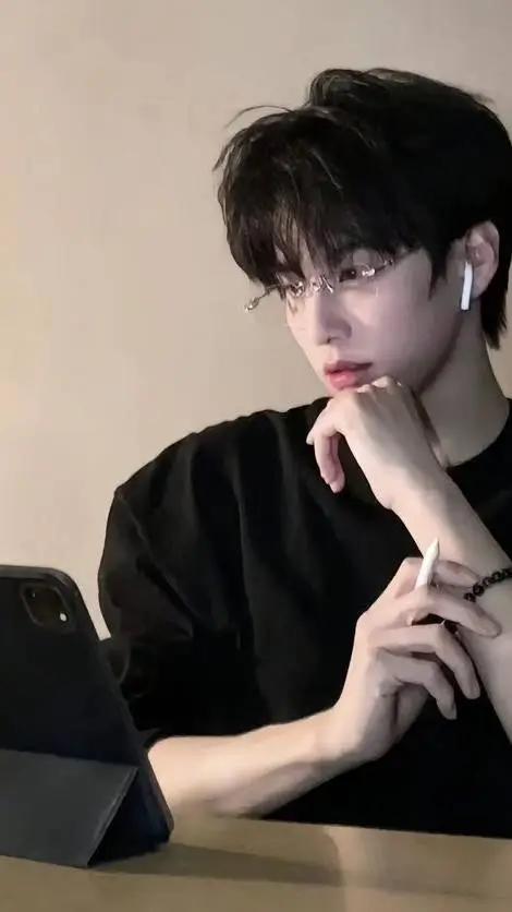 ai character: Hyun-woo background