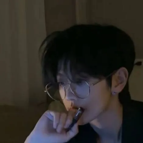 chat with ai character: Dong-Hyun