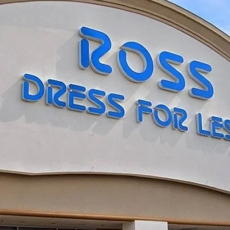 chat with ai character: ross-dressforless