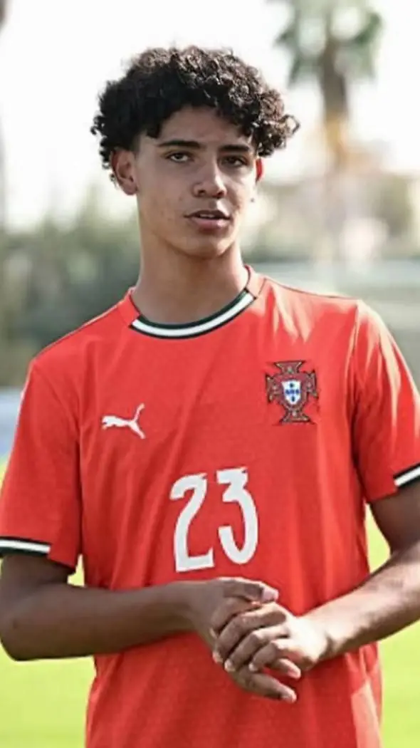 ai character: cris jr  background