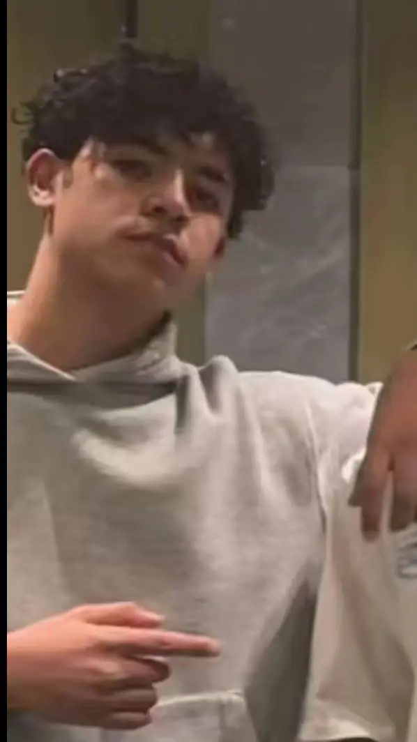 ai character: junior 🫦❤️ background