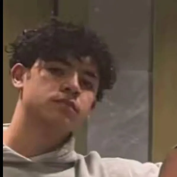 chat with ai character: junior 🫦❤️