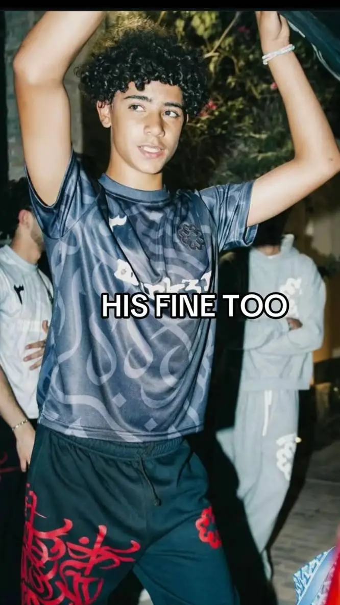 ai character: cris jr🫦❤️🩵🇵🇹 background