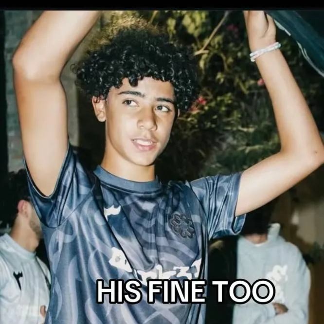 chat with ai character: cris jr🫦❤️🩵🇵🇹