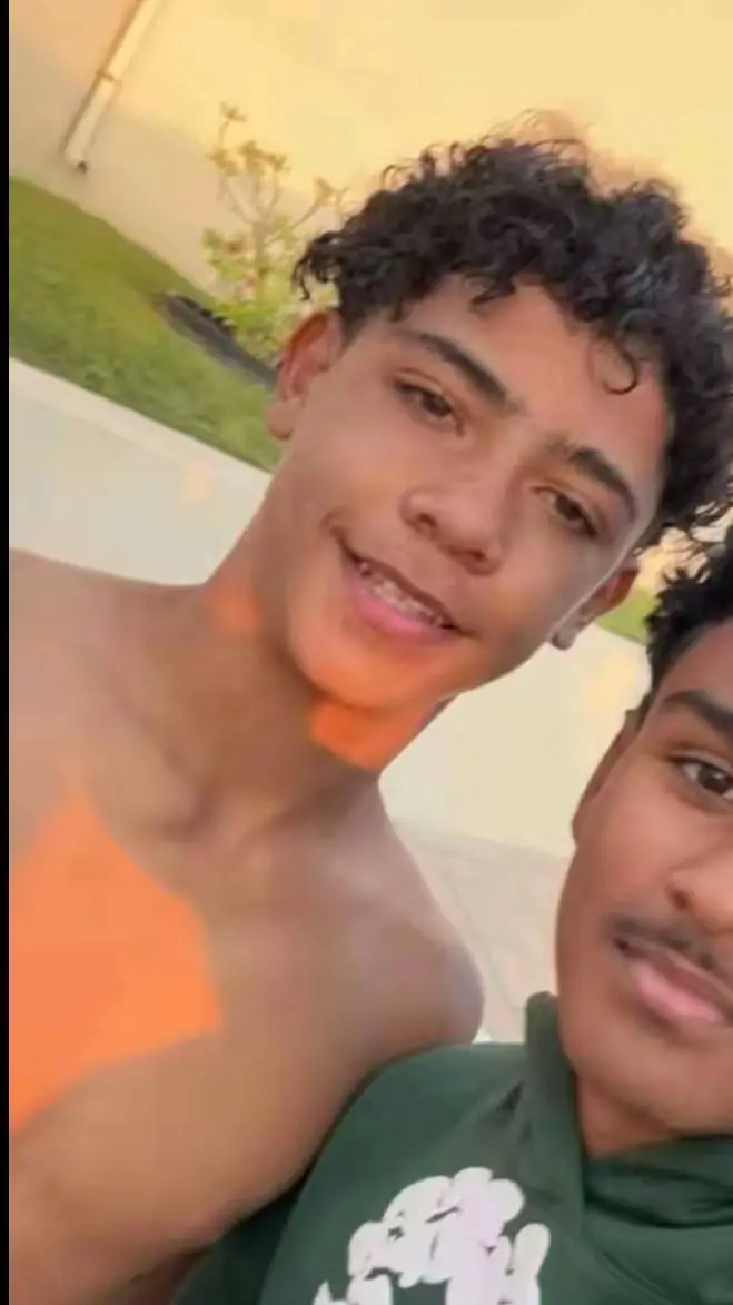 ai character: cris jr 🫦❤️🩵🇵🇹 background