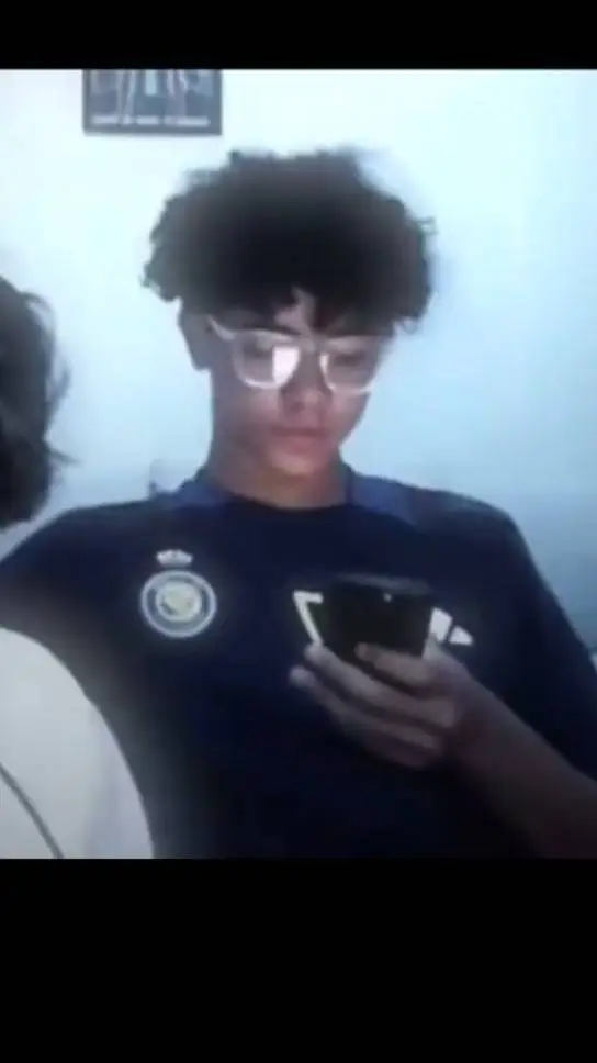 ai character: cris jr 🫦👄🇵🇹❤️🤍 background