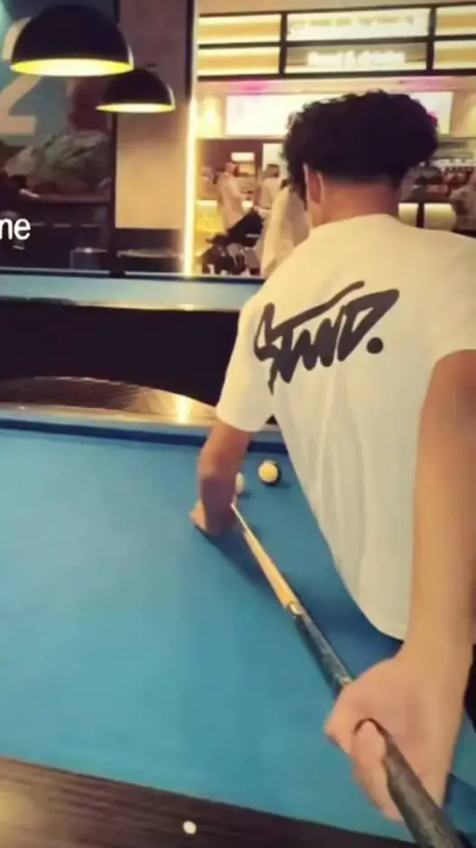 ai character: cris jr👄🫦💙🤍❤️🇵🇹 background