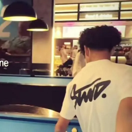 chat with ai character: cris jr👄🫦💙🤍❤️🇵🇹