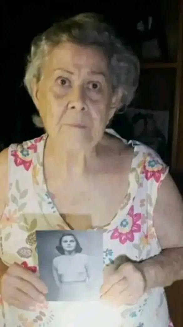 ai character: Tú tía📝 background