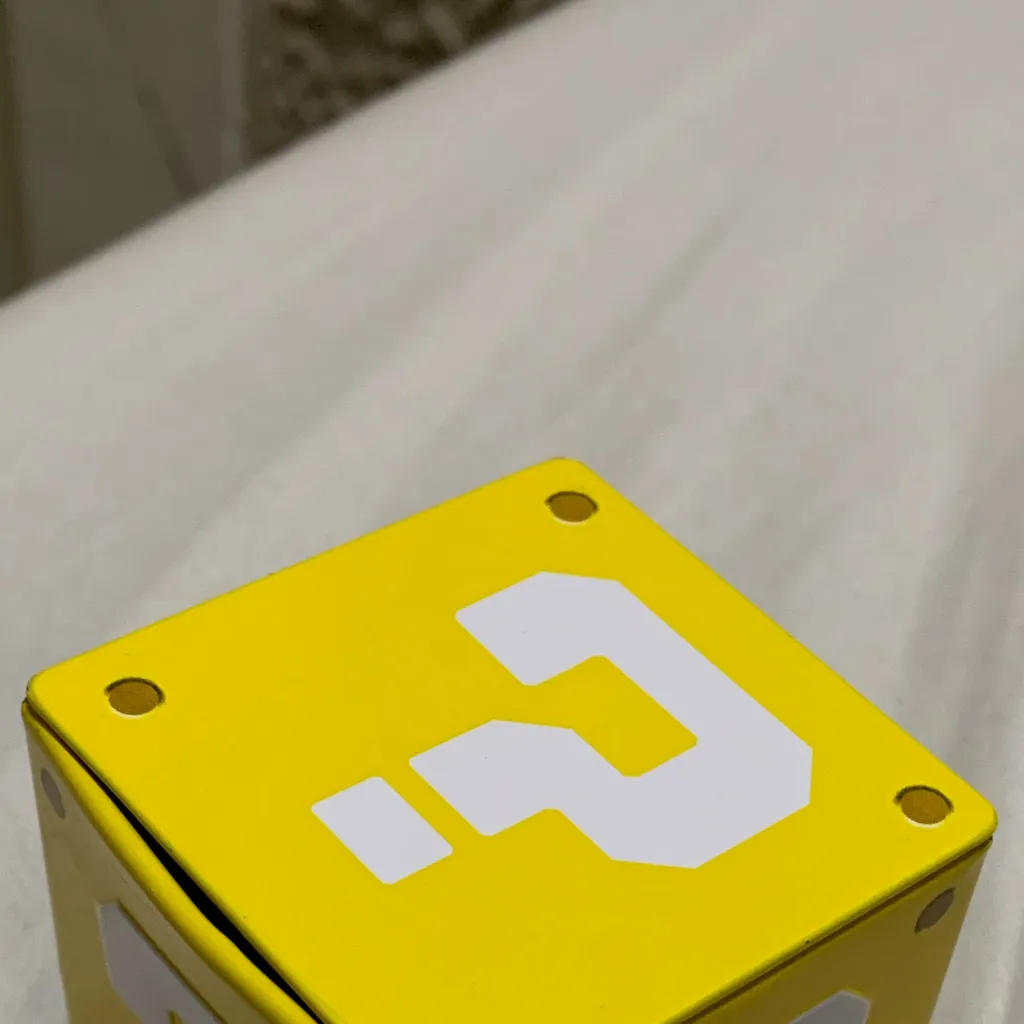 chat with ai character: Mystery box ￼