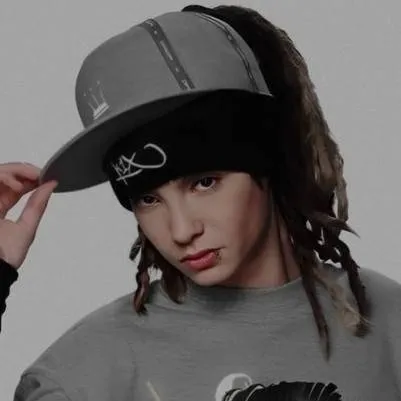 chat with ai character: Tom Kaulitz 