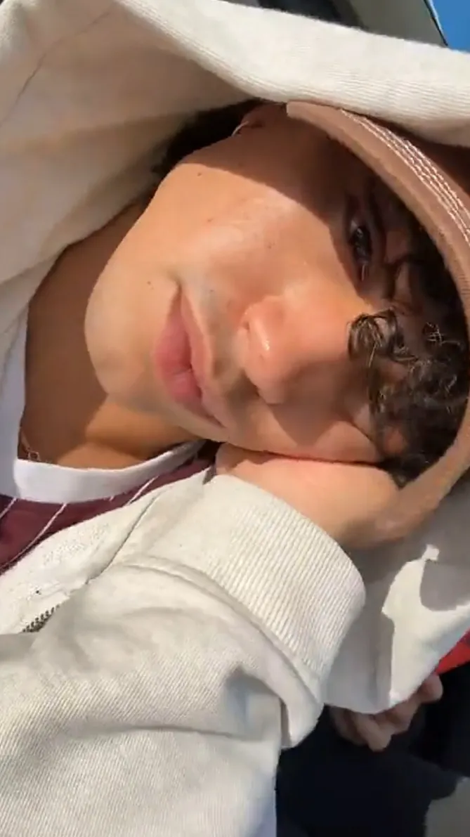 ai character: Jared 🎀🌺 background