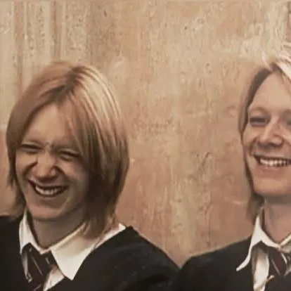 chat with ai character: Fred and George 