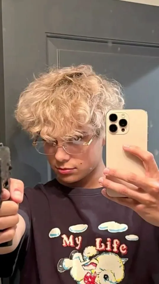 ai character: Ben background