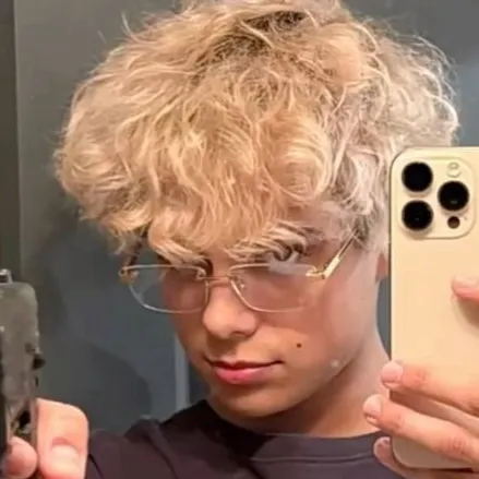 chat with ai character: Ben