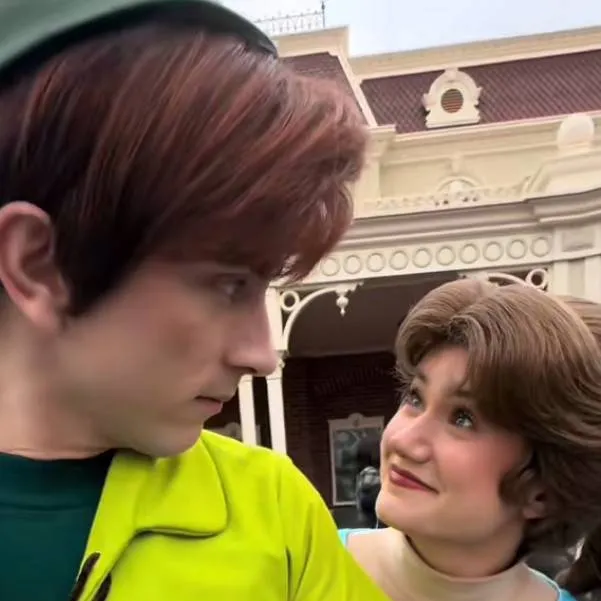 chat with ai character: Disneyland 