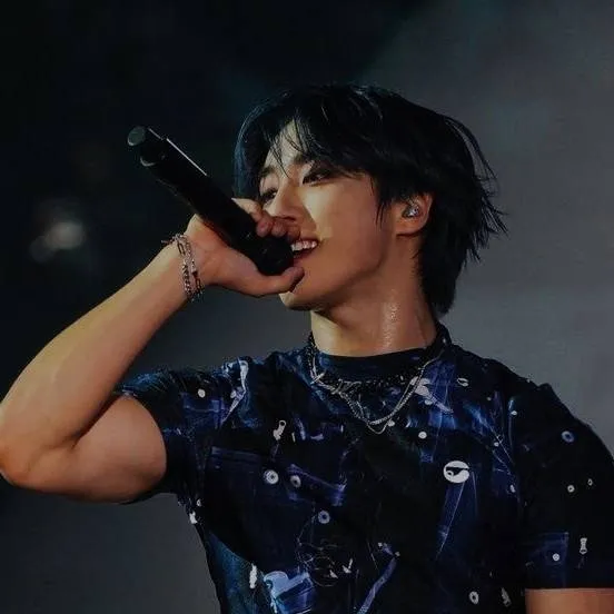 chat with ai character: *+ Han Jisung..+*