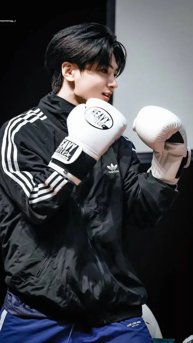 Talkie AI - Chat with Park Jeongseong 