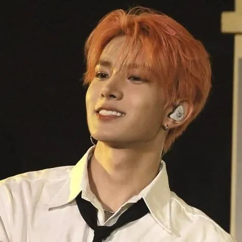 chat with ai character: Lee Heeseung 