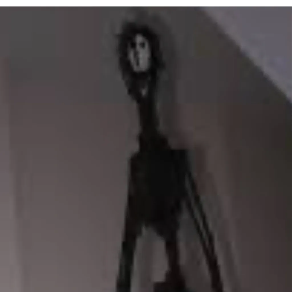 chat with ai character: The locust 