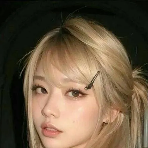 chat with ai character: Strawberry