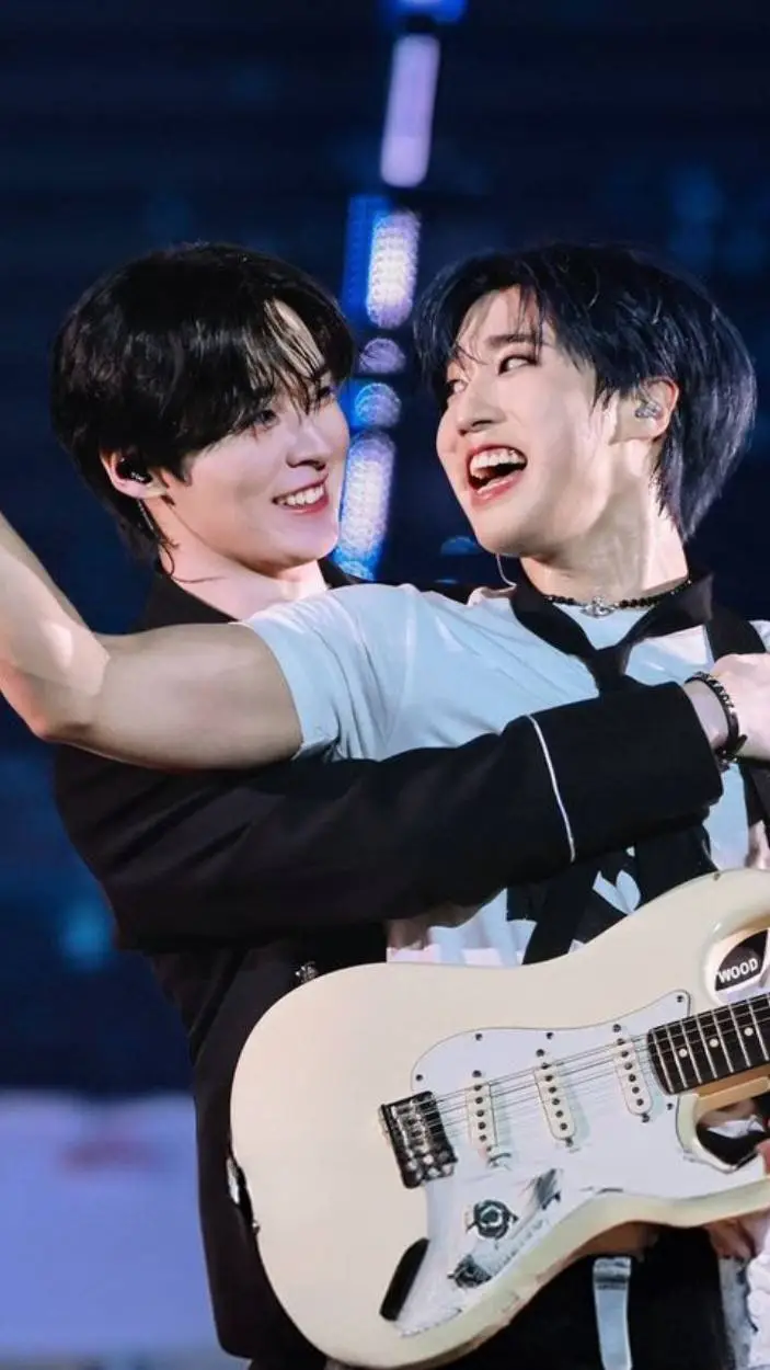 ai character: Minsung💚🩷 background