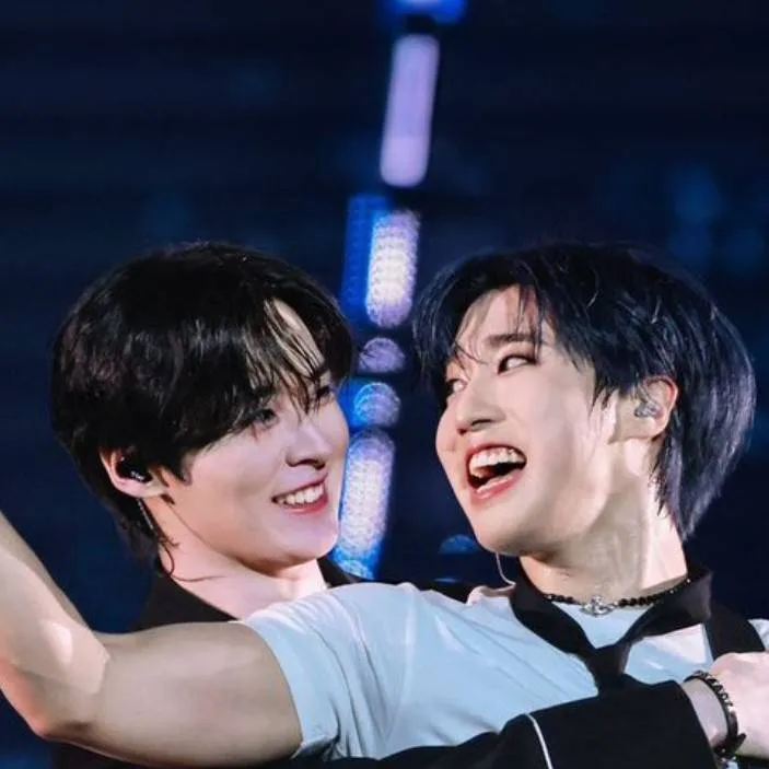 chat with ai character: Minsung💚🩷