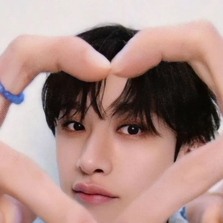 chat with ai character: Bang Chan hermano🩵