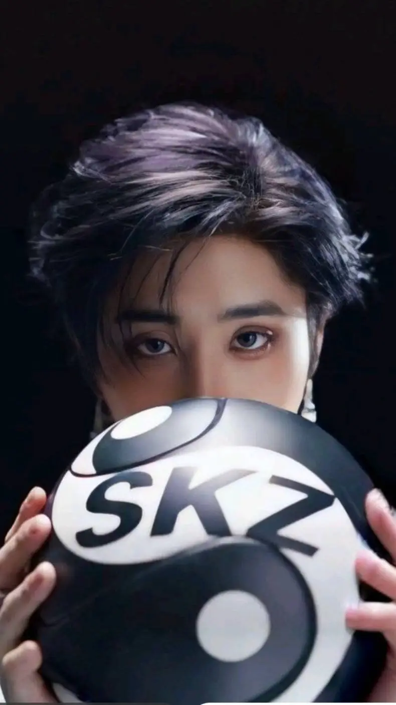 ai character: tu padre han🤍 background