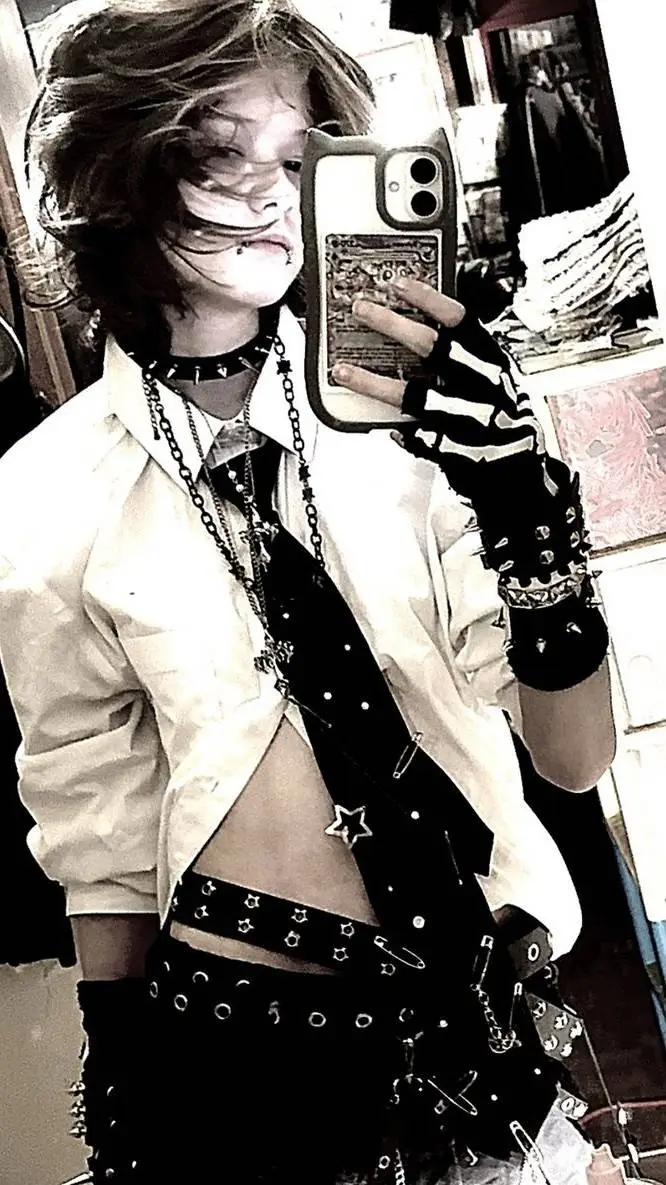 ai character: Leo background