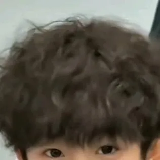 chat with ai character: mark yichen