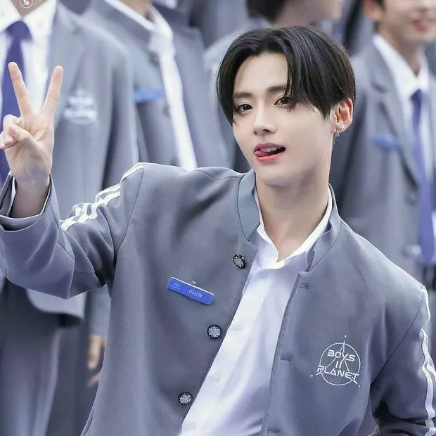 chat with ai character: Sangwon