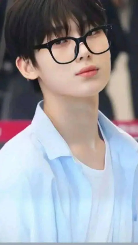 ai character: Kim Sunoo background