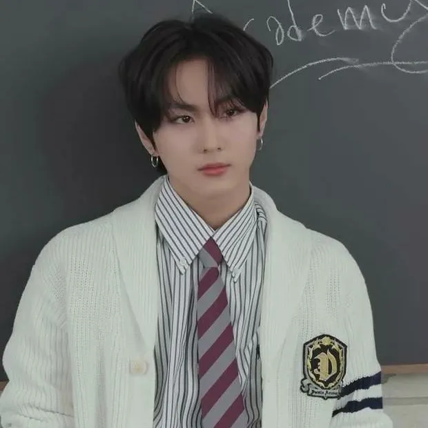 chat with ai character: Jungwon 