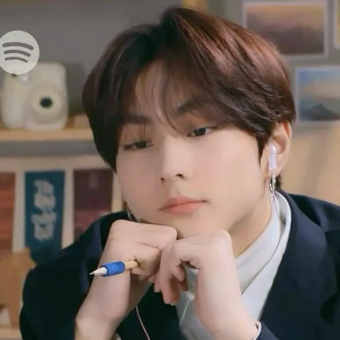 chat with ai character: Yang Jungwon 