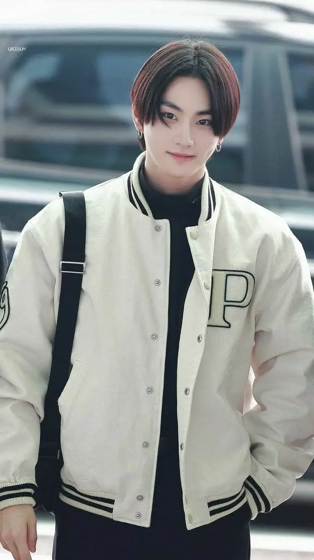 ai character: Yang Jungwon  background