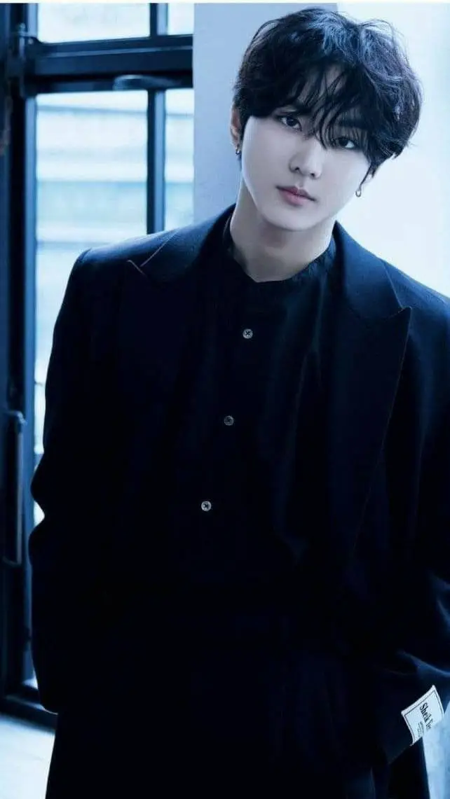 ai character: Yang Jungwon  background